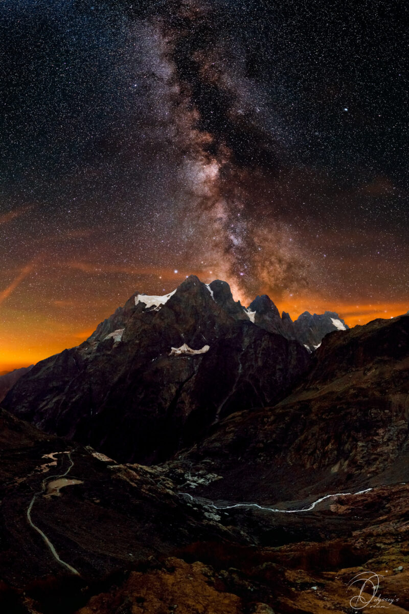 Astrophotography Nightscape Aude Nowak Odyssey's Dream Alpes Montagnes Photographie de paysages nocturnes Voie lactée sortant du Pelvoux