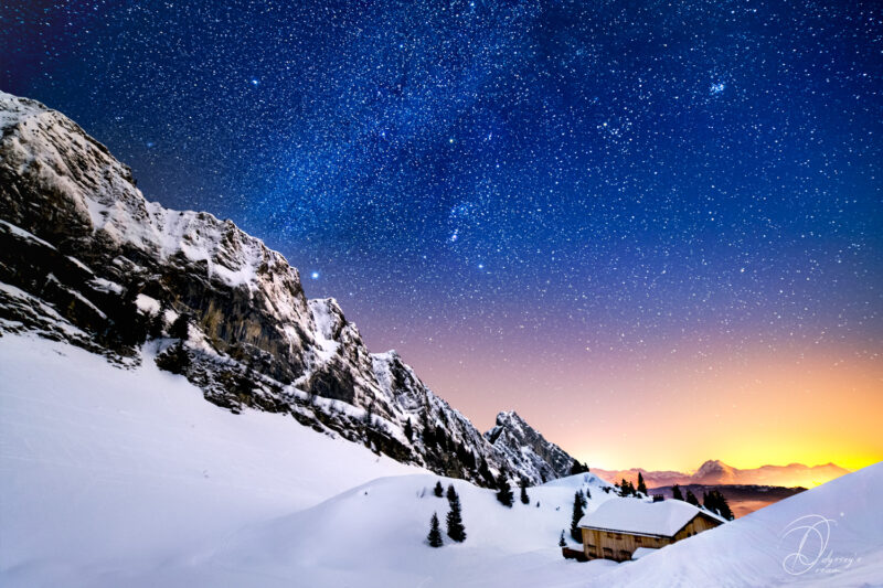 Astrophotography Nightscape Aude Nowak Odysseys Dream Photographie de paysages nocturnes Art Décoration Intérieur Montagnes, Alpes le Refuge de Bostan sous la voie lactée en hiver