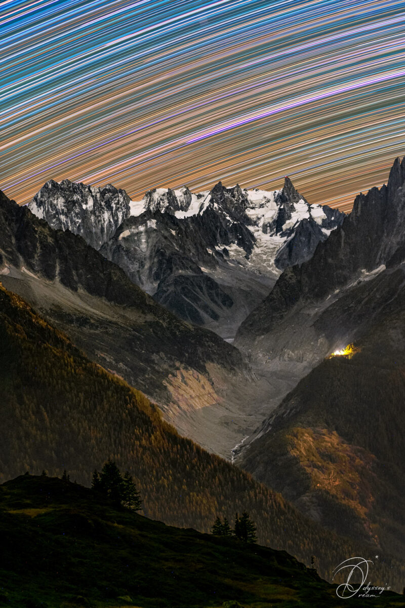 Astrophotography Nightscape Aude Nowak Odyssey's Dream Alpes Montagnes Photographie de paysages nocturnes Star trail au dessus des grandes jorasses. Lumière des pompiers de chamonix au dessus de la Dent du Géant. Mer de Glace, Gare du Montenvers